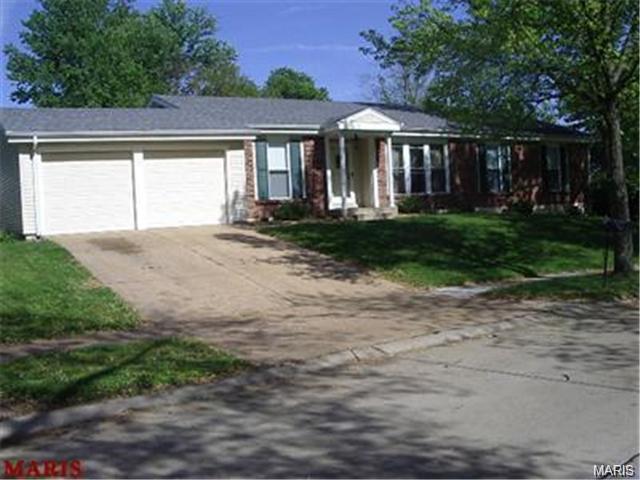 823 Phaeton Dr, Ballwin, MO 63021 photo 1