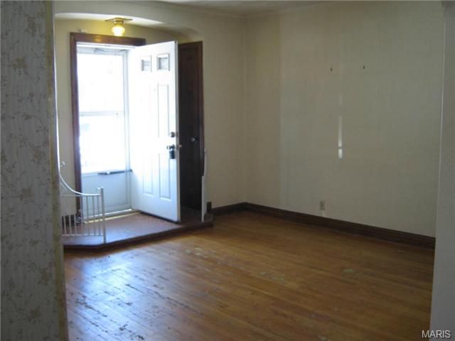 5727 Gresham Ave, Saint Louis, MO 63109 photo 4