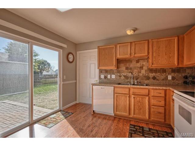 2 Orangewood Ct, O'fallon, MO 63368 photo 3