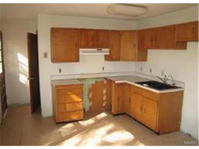 610 Vine St, O'fallon, MO 63366 photo 3