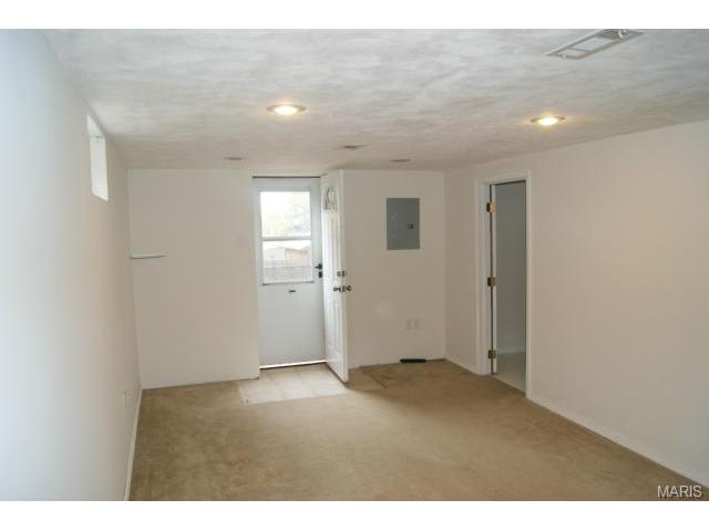 8929 Bessemer Ave, Berkeley, MO 63134 photo 7