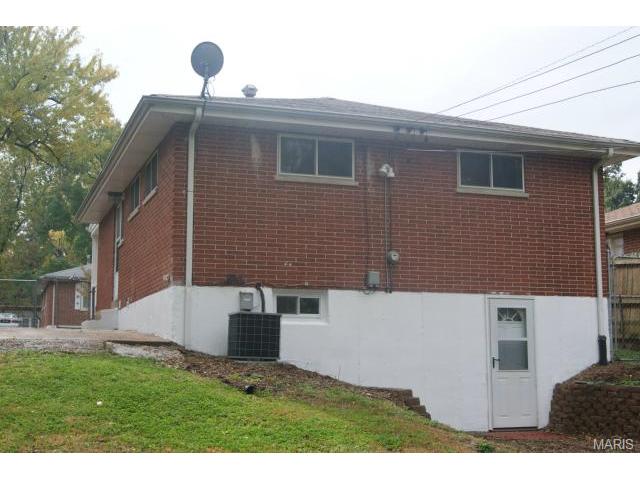 8929 Bessemer Ave, Berkeley, MO 63134 photo 4