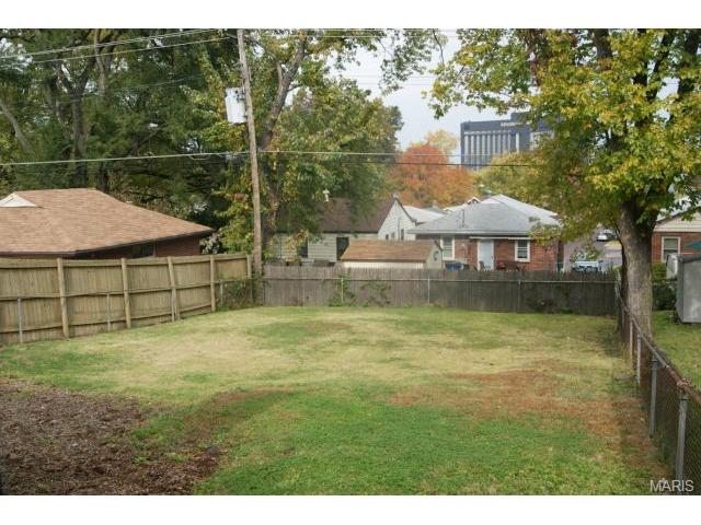 8929 Bessemer Ave, Berkeley, MO 63134 photo 3