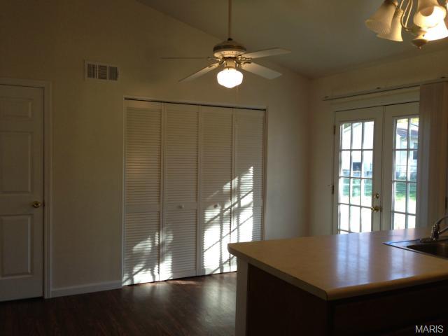 704 Daffodil Ct, O'fallon, MO 63366 photo 4