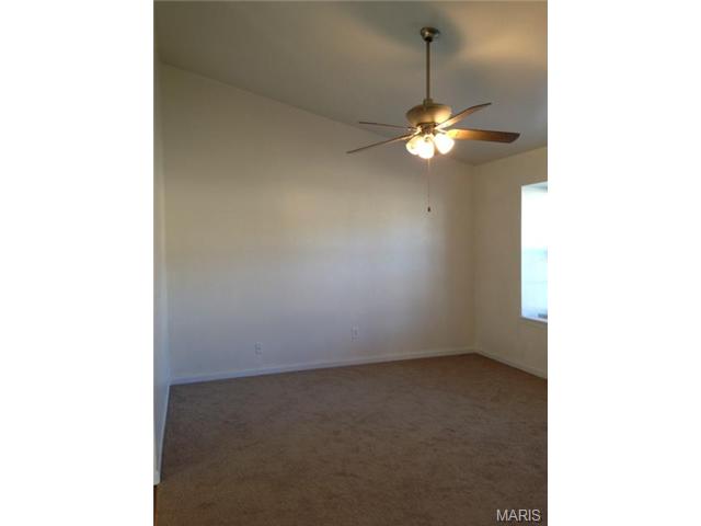 704 Daffodil Ct, O'fallon, MO 63366 photo 8