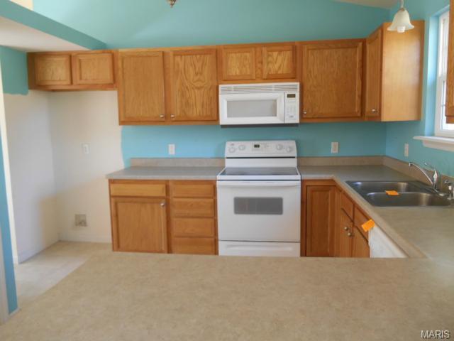 203 Bermuda Dr, O'fallon, MO 63366 photo 3