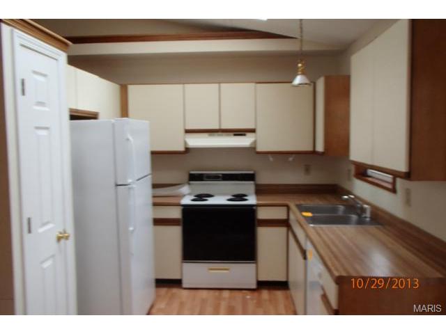 2305 Longmont Dr, O'fallon, MO 63368 photo 5