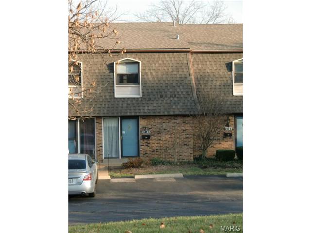 240 Braeshire Dr #D, Ballwin, MO 63021 photo 1