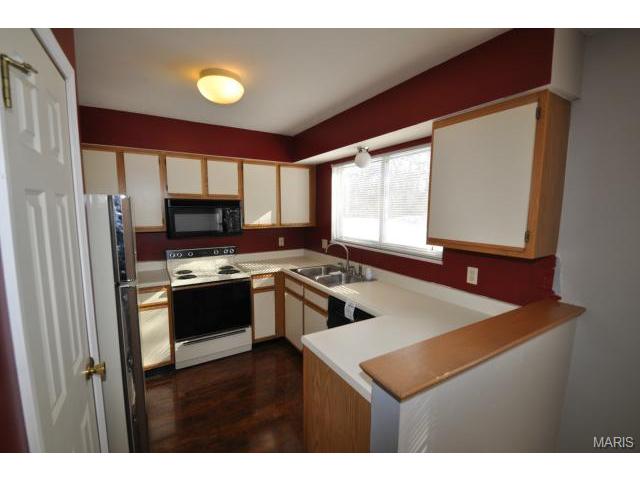 160 Cascade Ter, Ballwin, MO 63021 photo 2