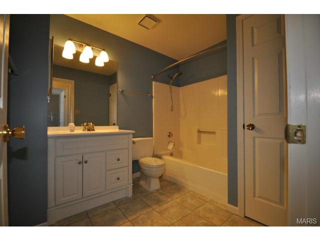 160 Cascade Ter, Ballwin, MO 63021 photo 8