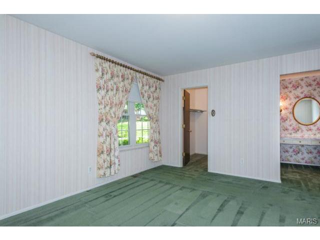 907 Camargo Dr, Ballwin, MO 63011 photo 9