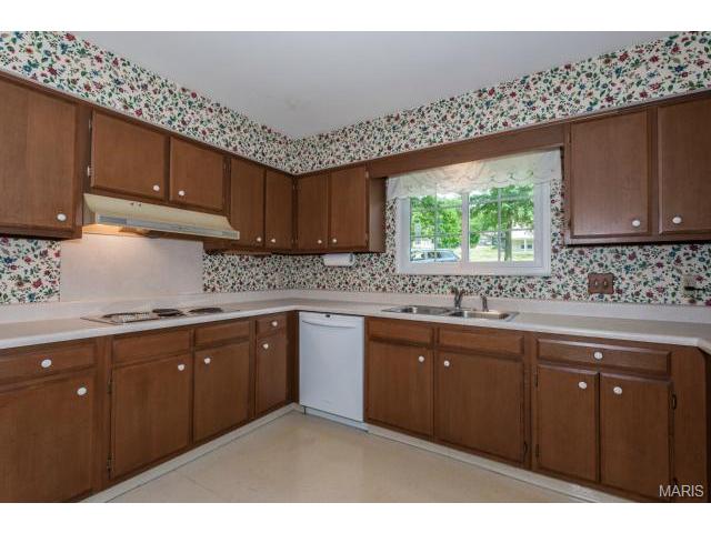 907 Camargo Dr, Ballwin, MO 63011 photo 7