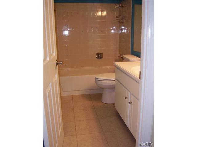1348 Holgate #G1, Ballwin, MO 63021 photo 12