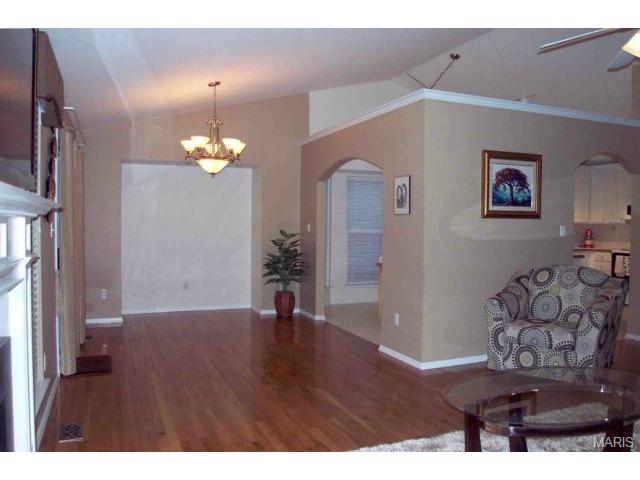 160 Valleybrook Dr, O'fallon, MO 63368 photo 5