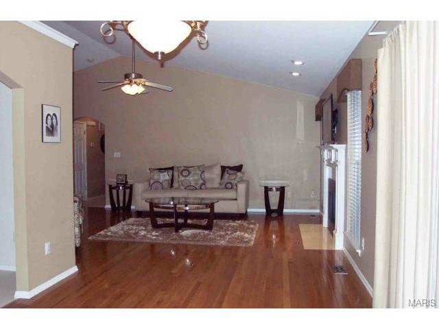 160 Valleybrook Dr, O'fallon, MO 63368 photo 3