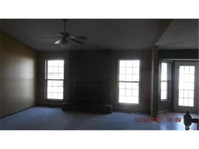 9 S Mdw, O'fallon, MO 63366 photo 2