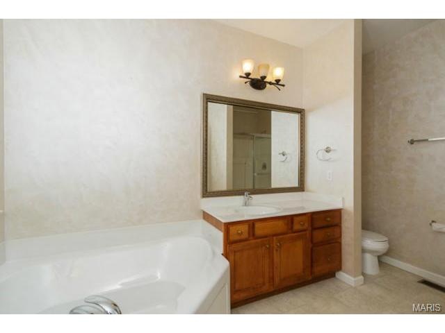1046 Pearview Dr, Saint Peters, MO 63376 photo 16