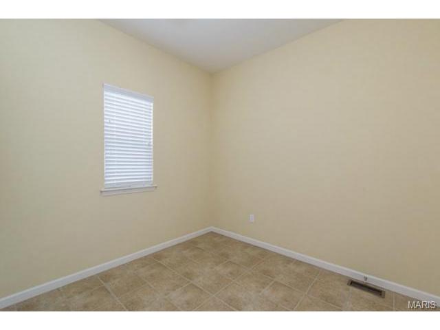 1046 Pearview Dr, Saint Peters, MO 63376 photo 12