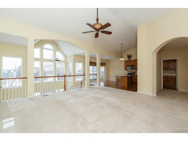 1046 Pearview Dr, Saint Peters, MO 63376 photo 3