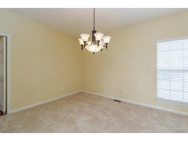 1046 Pearview Dr, Saint Peters, MO 63376 photo 5