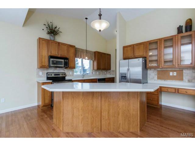 1046 Pearview Dr, Saint Peters, MO 63376 photo 8