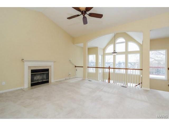 1046 Pearview Dr, Saint Peters, MO 63376 photo 2
