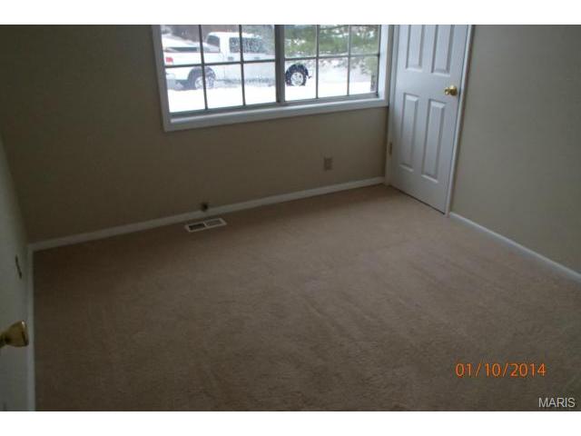 111 Mill Pond Dr, O'fallon, MO 63366 photo 4