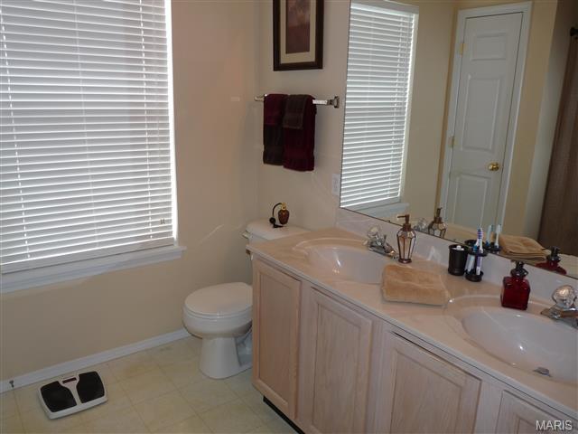 586 Midland Dr, O'fallon, MO 63366 photo 17