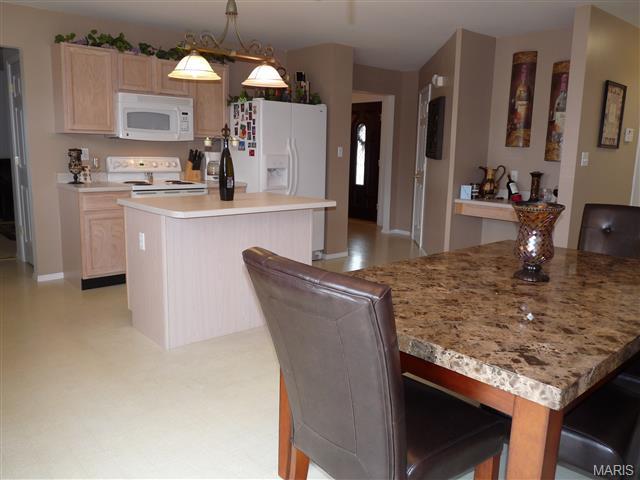 586 Midland Dr, O'fallon, MO 63366 photo 7