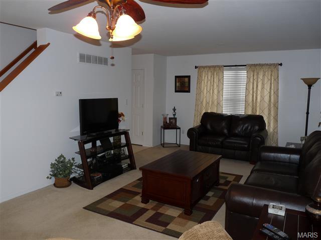 586 Midland Dr, O'fallon, MO 63366 photo 5