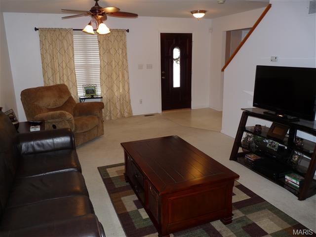 586 Midland Dr, O'fallon, MO 63366 photo 3