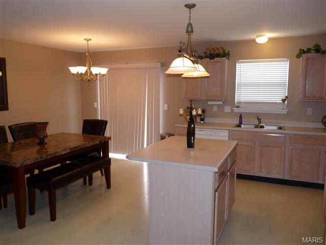 586 Midland Dr, O'fallon, MO 63366 photo 11