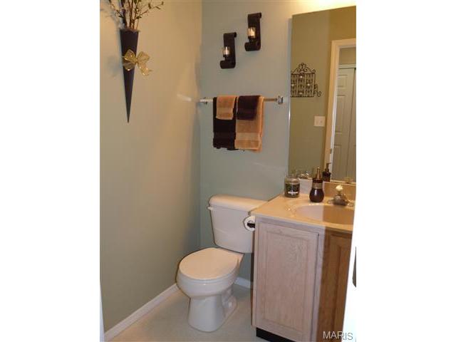 586 Midland Dr, O'fallon, MO 63366 photo 12