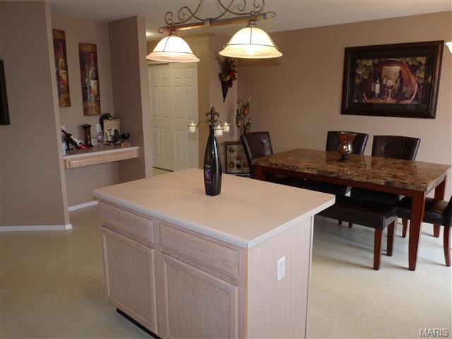 586 Midland Dr, O'fallon, MO 63366 photo 9
