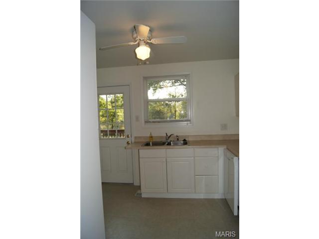244 Nancy Pl, Ballwin, MO 63021 photo 9