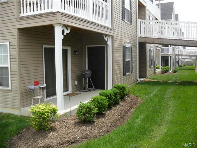 3102 Spring River Dr, O'fallon, MO 63368 photo 2