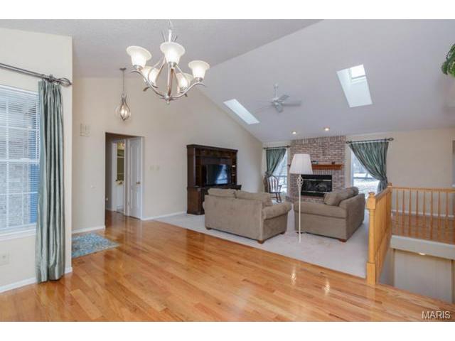 707 Loretta Dr, O'fallon, MO 63366 photo 4