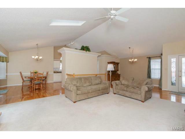 707 Loretta Dr, O'fallon, MO 63366 photo 8