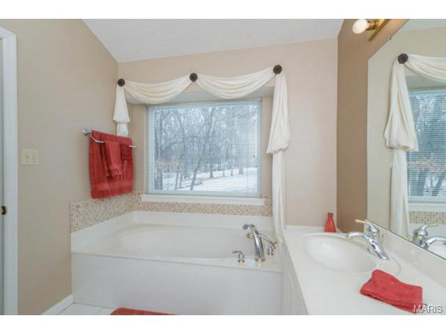 707 Loretta Dr, O'fallon, MO 63366 photo 18