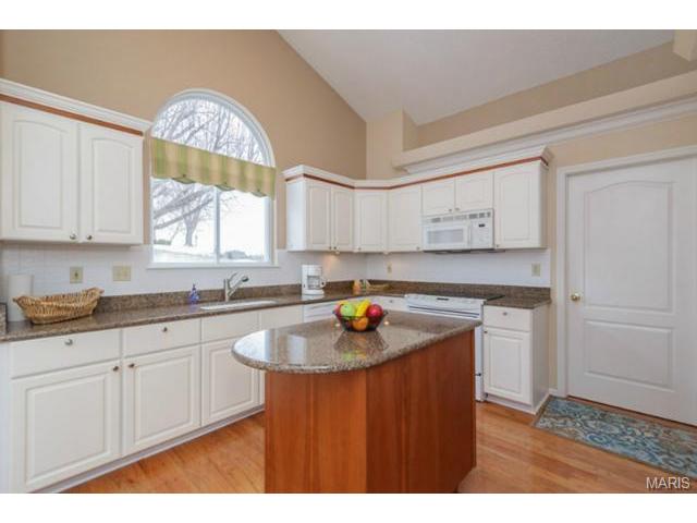 707 Loretta Dr, O'fallon, MO 63366 photo 11