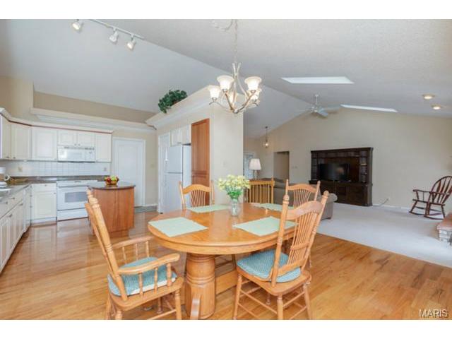 707 Loretta Dr, O'fallon, MO 63366 photo 10