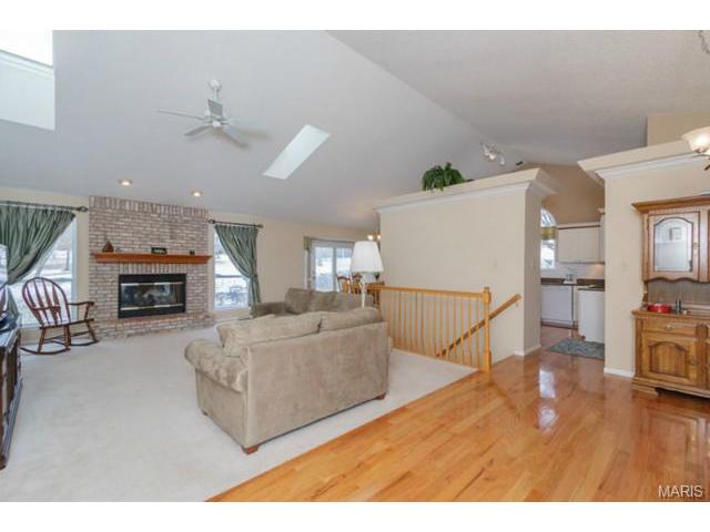 707 Loretta Dr, O'fallon, MO 63366 photo 2