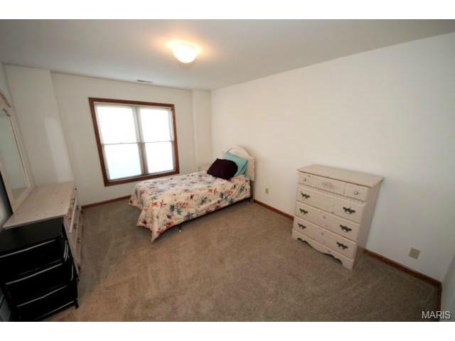 525 Malinmor, Weldon Spring, MO 63304 photo 27