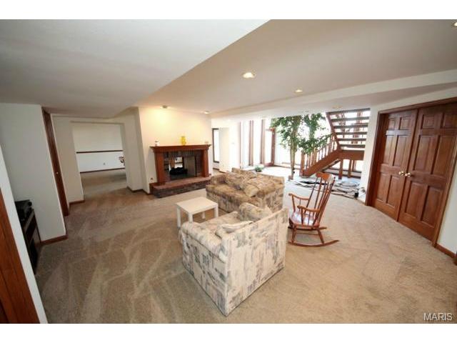 525 Malinmor, Weldon Spring, MO 63304 photo 22