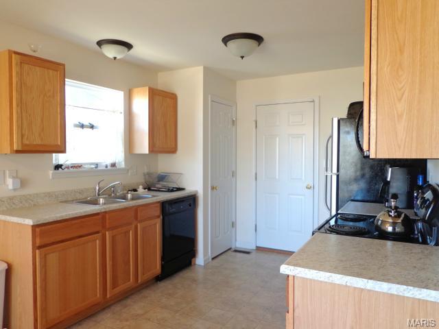 705 Phoenix Dr, O'fallon, MO 63368 photo 9