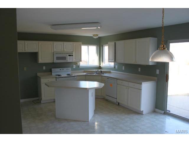 2100 Lee Ridge Dr, O'fallon, MO 63368 photo 2