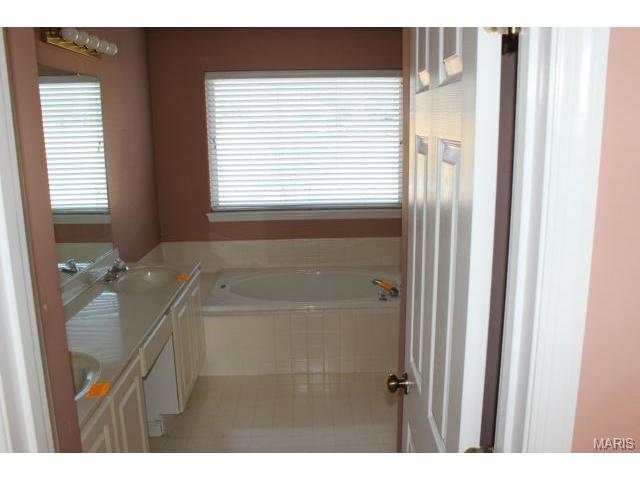 2100 Lee Ridge Dr, O'fallon, MO 63368 photo 10