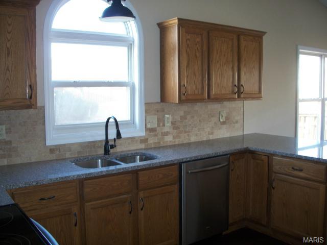 2933 Middlesburg Dr, O'fallon, MO 63368 photo 3