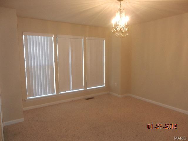 233 Coachgate Ln, Ballwin, MO 63021 photo 8