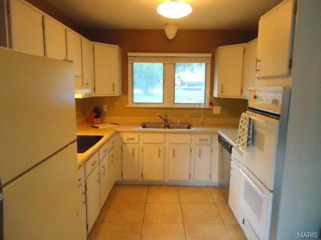 201 Cool Meadows Dr, Ballwin, MO 63011 photo 5